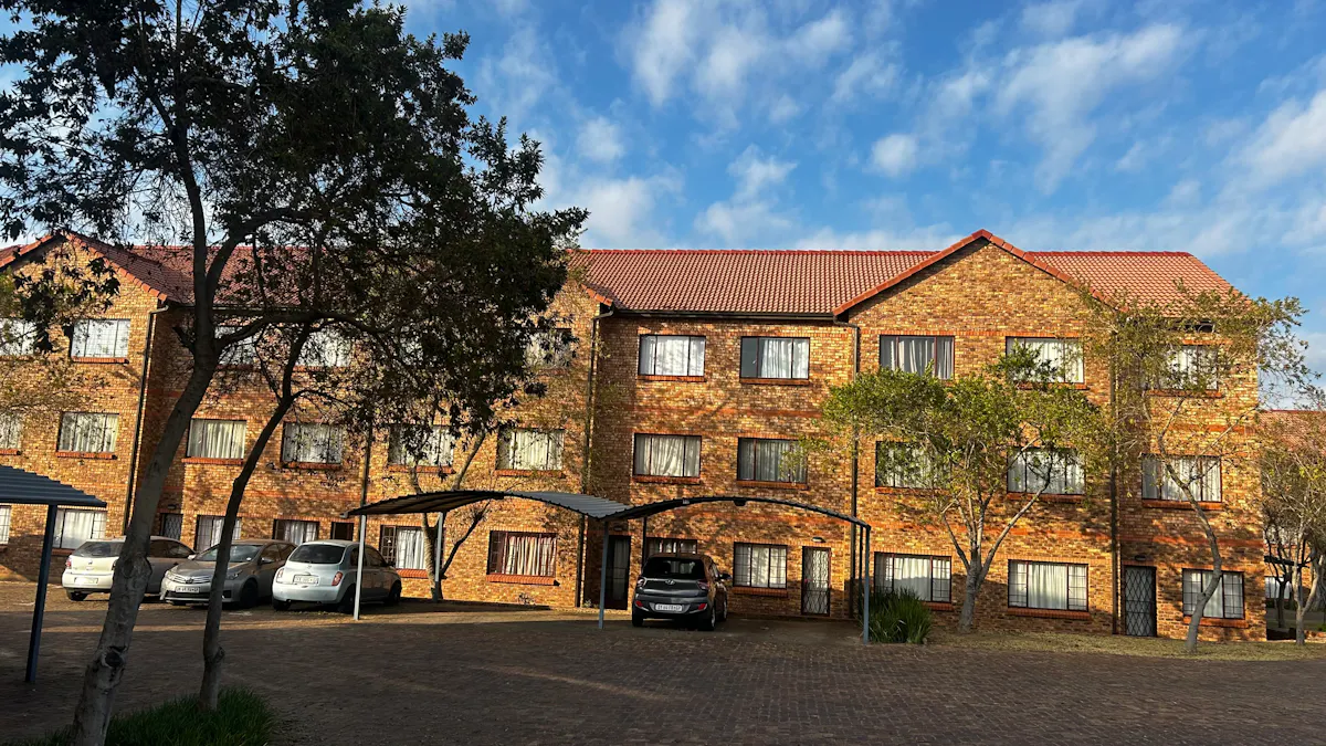 Female only - Student Accommodation in Midrand, Halfway Gardens