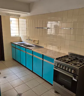 Female only 3 bedroom residence in Ashlea Gardens. 500m or 7 minute walk from Eduvos Pretoria. – photo 2