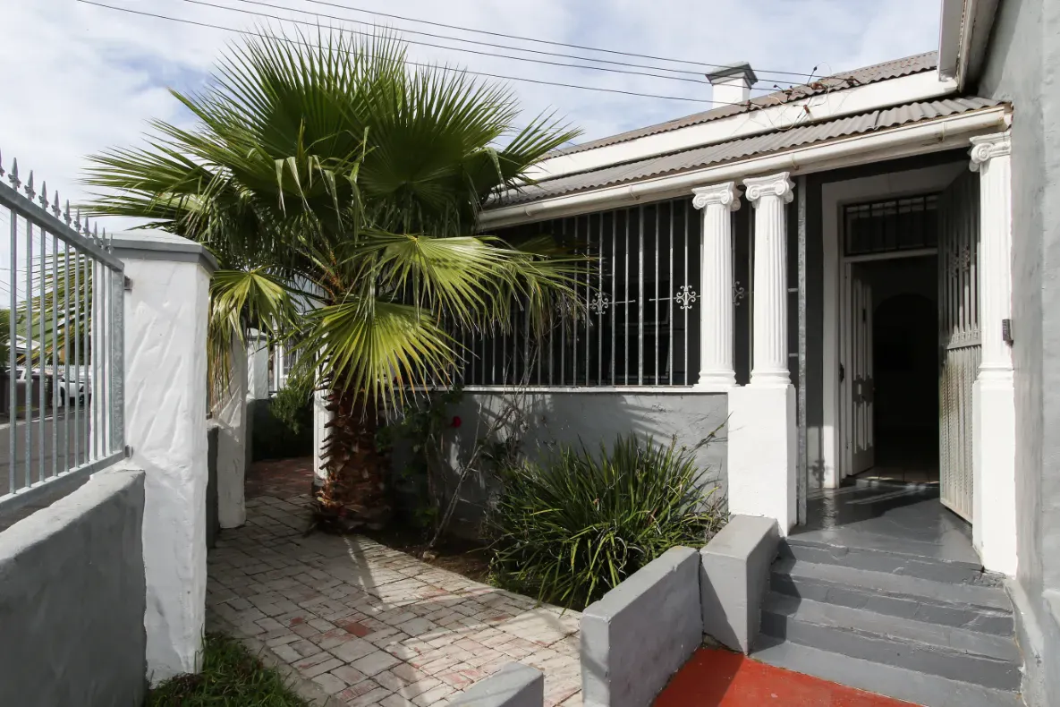 Trendy Student Digs on Arnold – photo 2