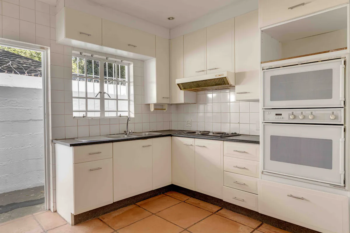 6 bedroom house in Westdene – photo 2