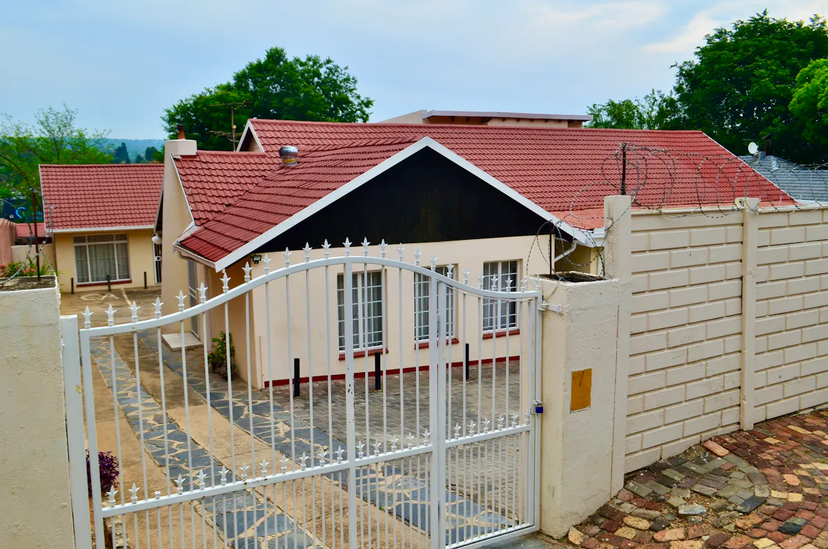 Self Contained Bachelors Suites in Parkmore, Sandton