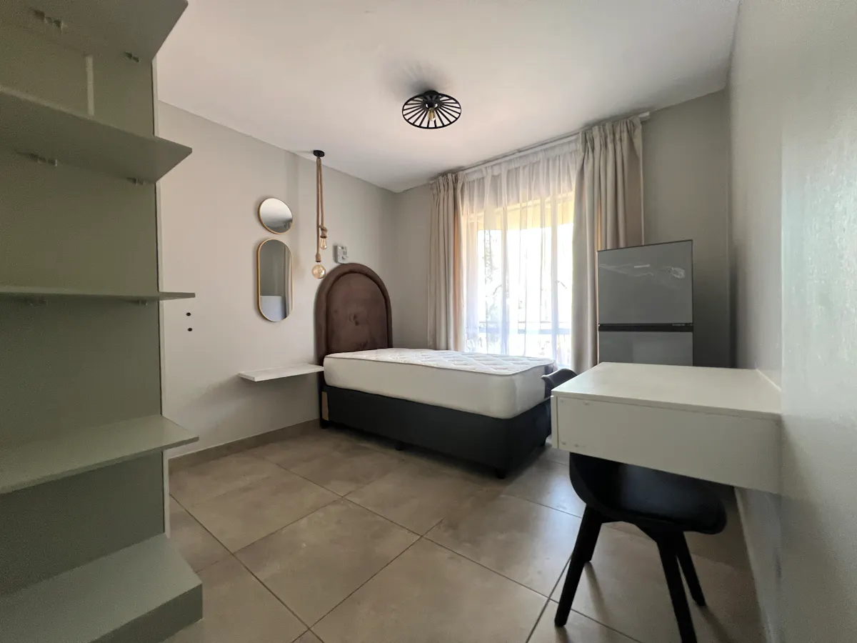 Modern Furnished Female-Only Student Accommodation —  Ensuite Sharing & Single Rooms Available