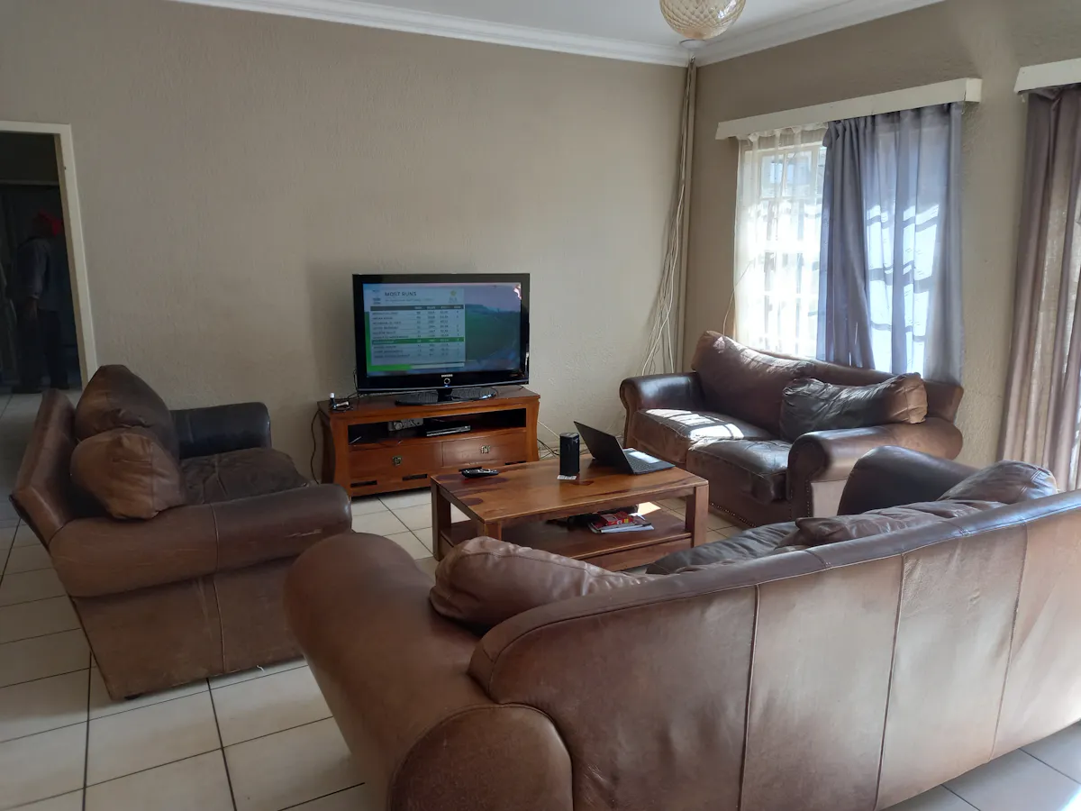 12 bedroom house in Hatfield available for 2027 – photo 2