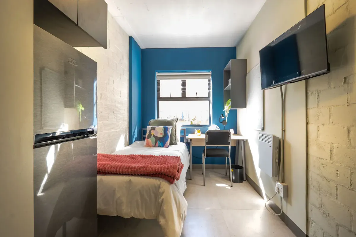 Peak Studios: private student room in Observatory, Cape Town