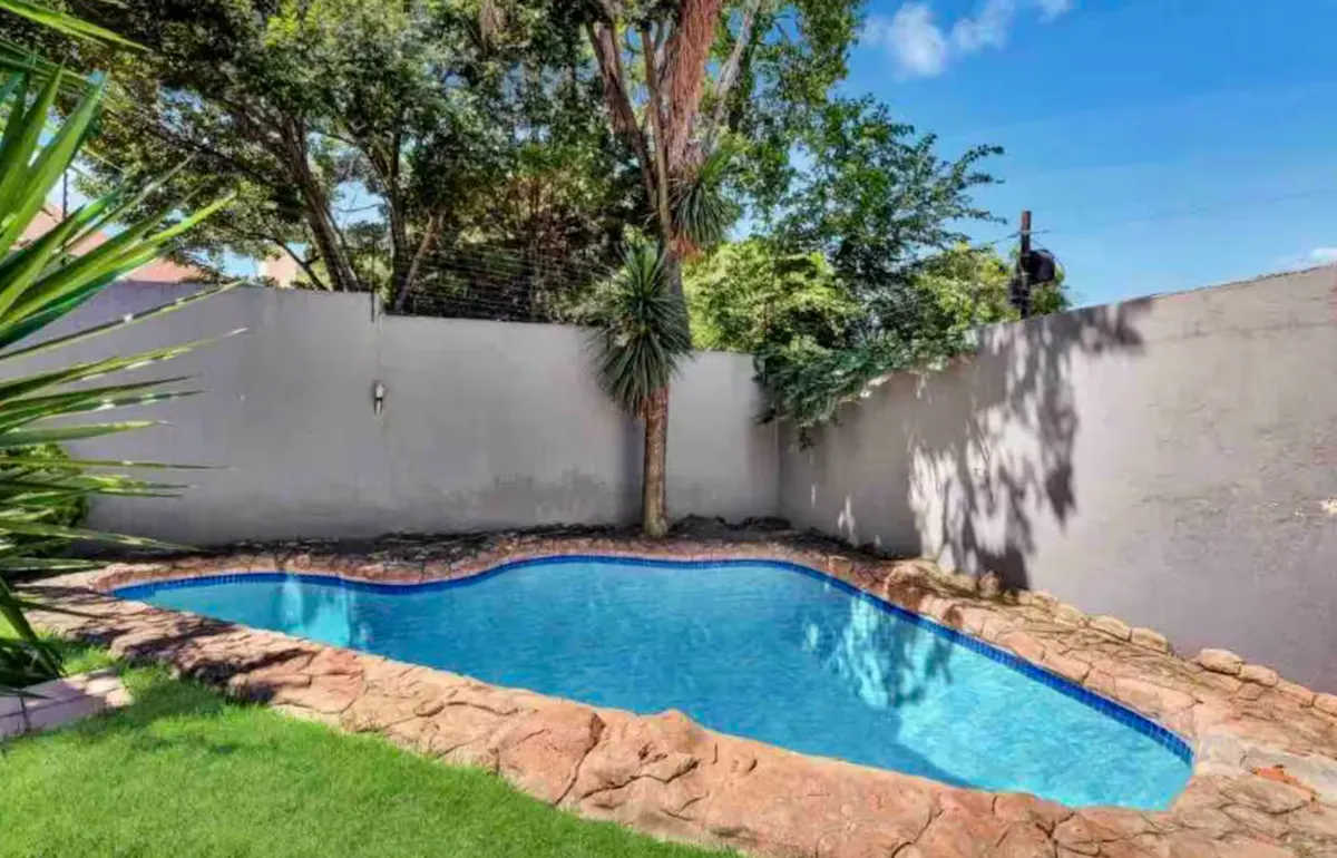 Modern & Cosy 4 Bed, Home in Heart of Sandton!