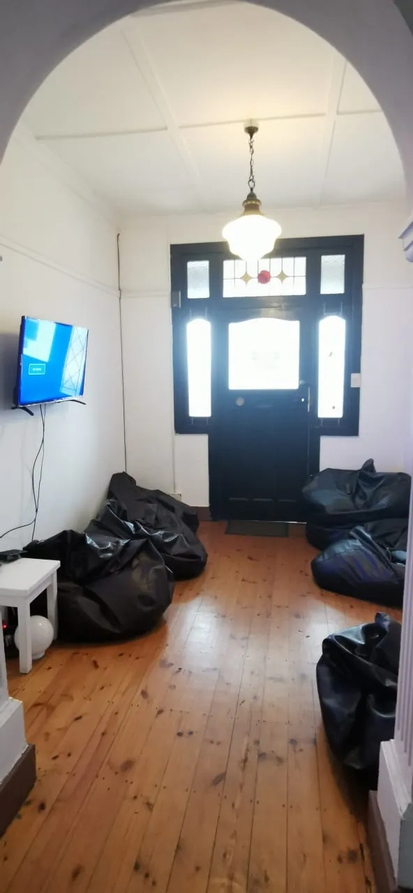 5 bedroom house in Sydenham – photo 2