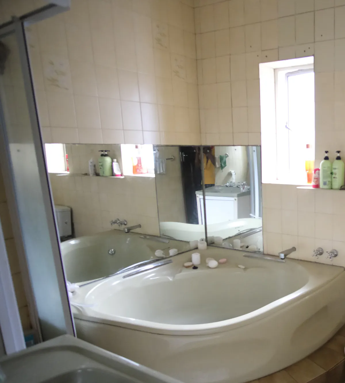 Room available for female student or young professional – photo 2