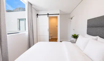 Metropole Florida Road | Furnished En-Suite Rooms | 12 Month Lease – photo 2
