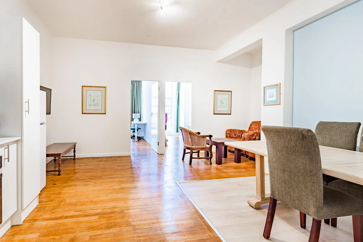 Rooms Available in a Semi-Furnished 3 Bedroom Apartment on Main Road – photo 2