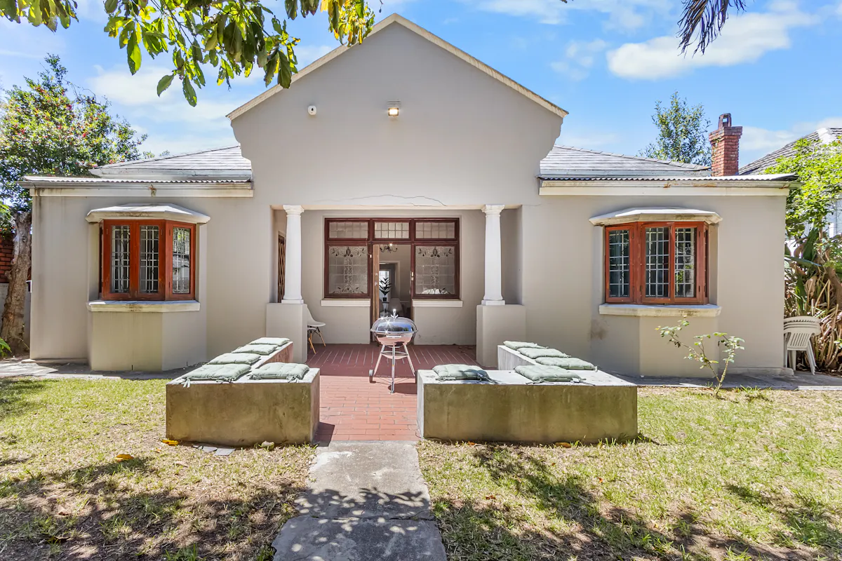 Room Available In A Beautiful Home In Rosebank suitable for Students and Young Professionals