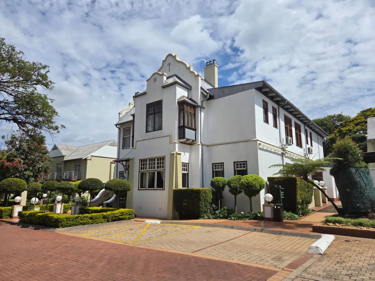 153 bedroom residence in Arcadia