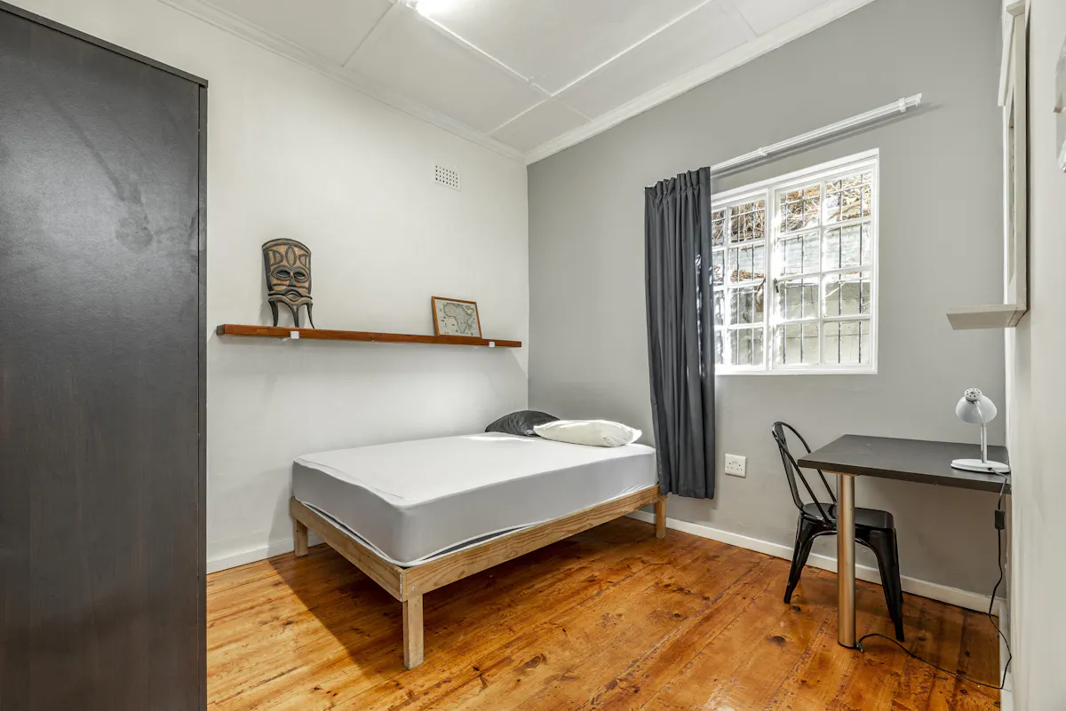 Rooms Available in a 3 Bed Cottage In Observatory – photo 2