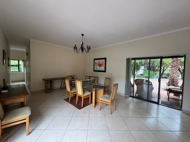 CJ's Place -6 bedroom house in Pinelands-Spacious, secure, quiet, non-smoking high end place to live and study – photo 2