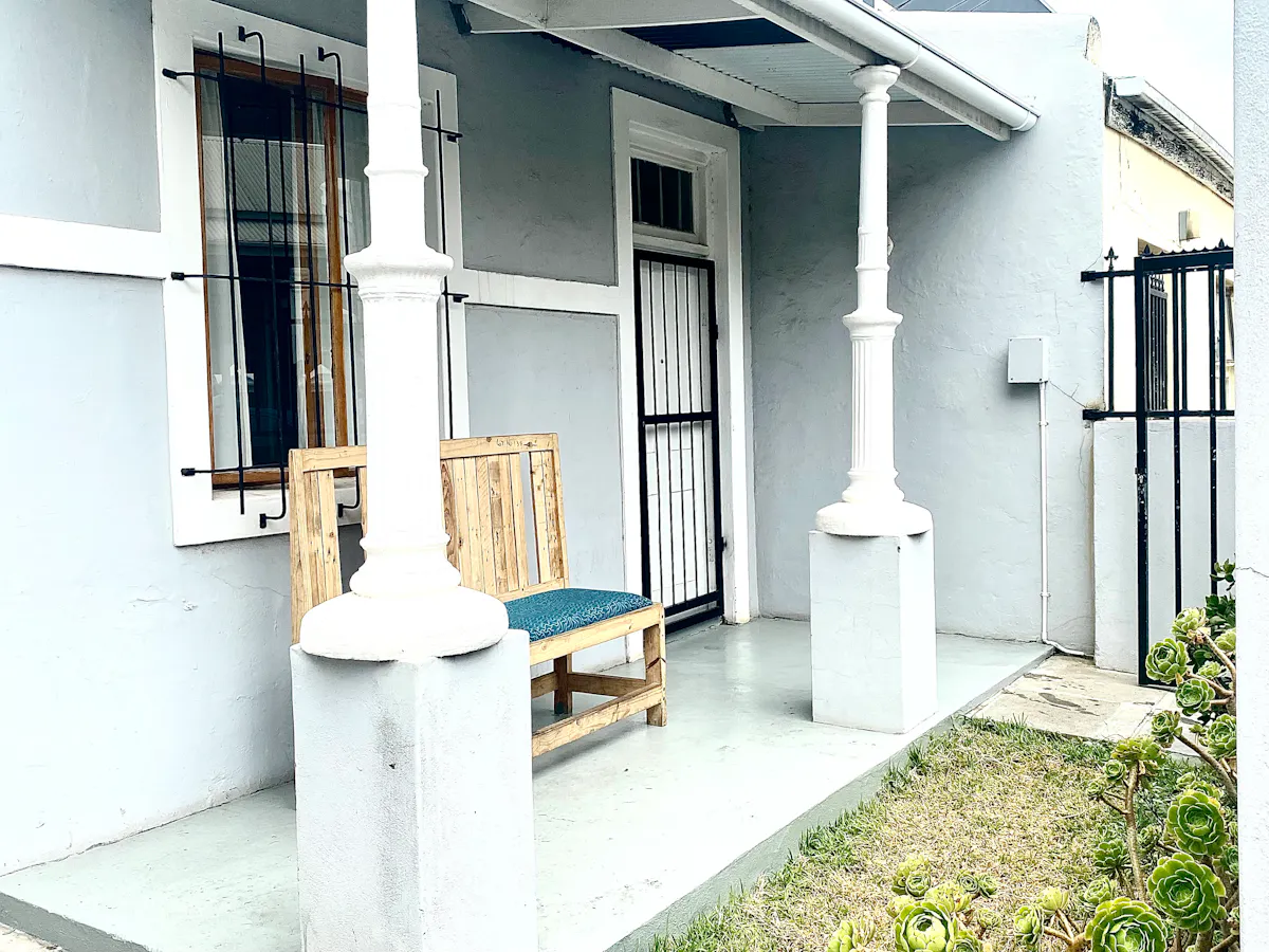 Cozy 3 bedroomed res 75m from AFDA campus.
