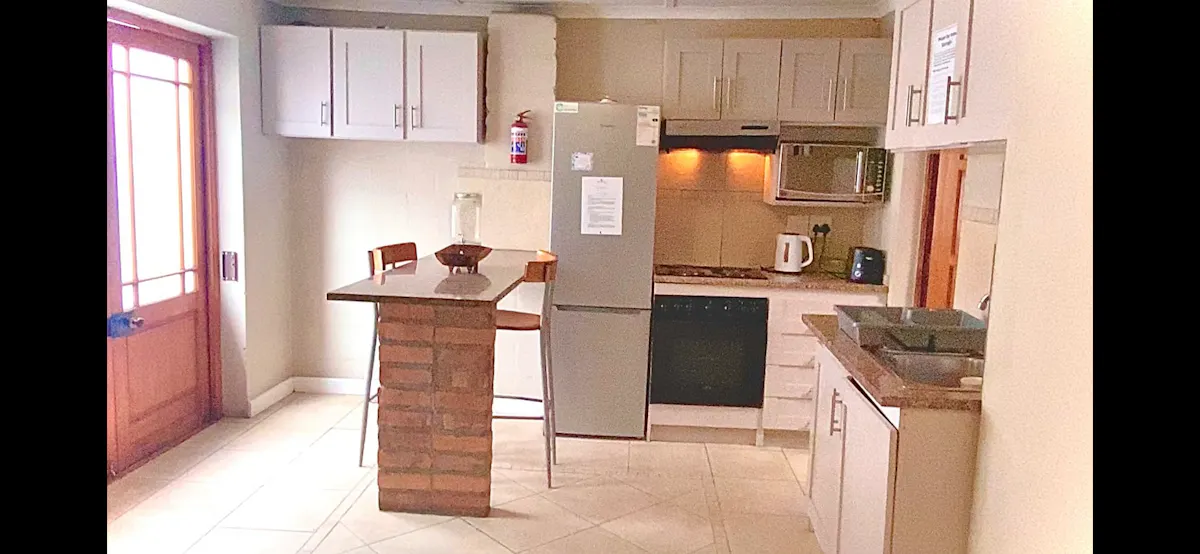 Cozy 3 bedroomed res 75m from AFDA campus. – photo 2