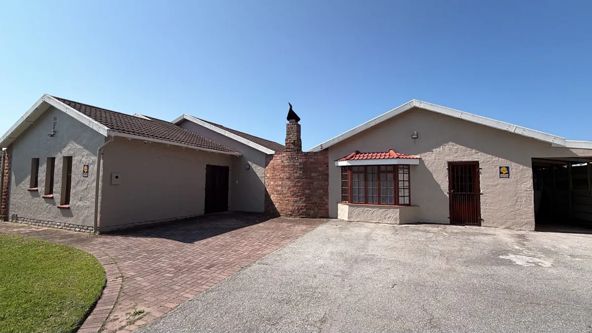 6 bedroom Female residence in Walmer Heights