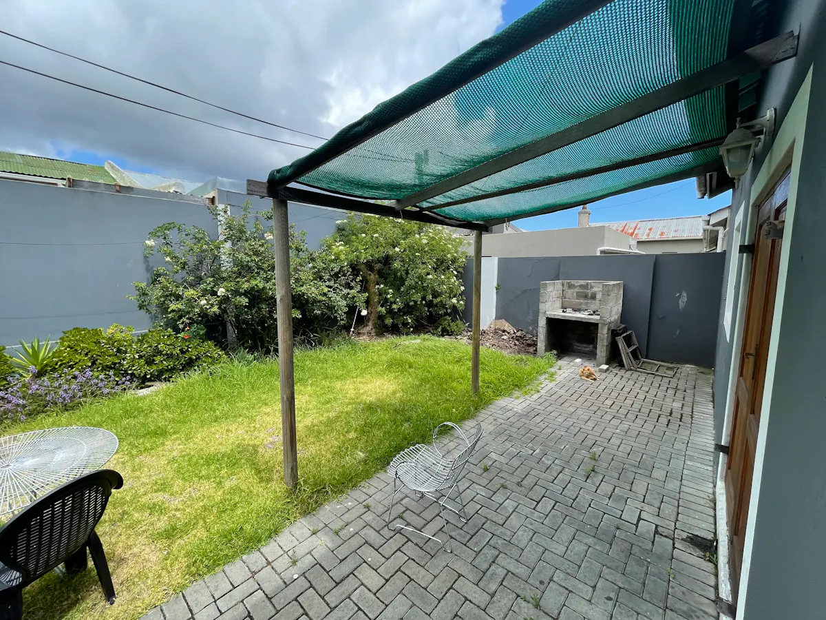 The Sherlock: Friendly two story digs with garden and off street parking 50m from AFDA campus – photo 2