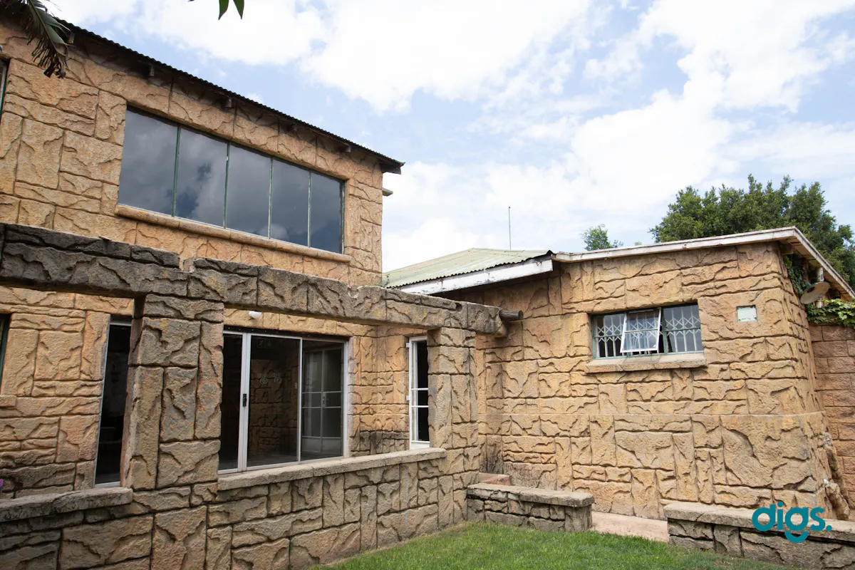 42 bedroom residence in Rossmore