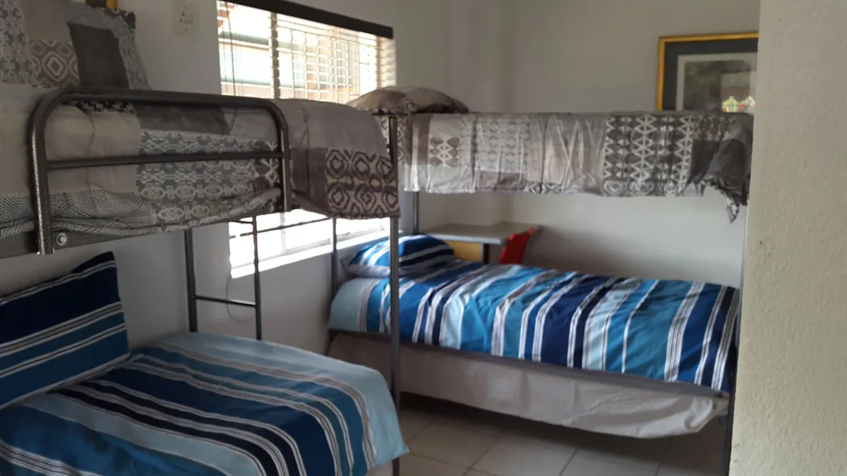 Inviting student residence in Ferndale: private student room in Ferndale, Randburg near Damelin College