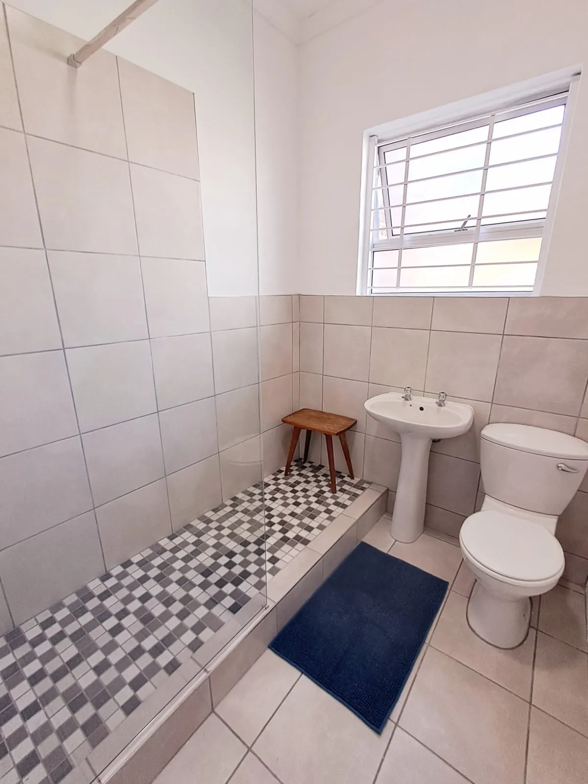 1 Large Sunny Room in Newton Park – photo 2