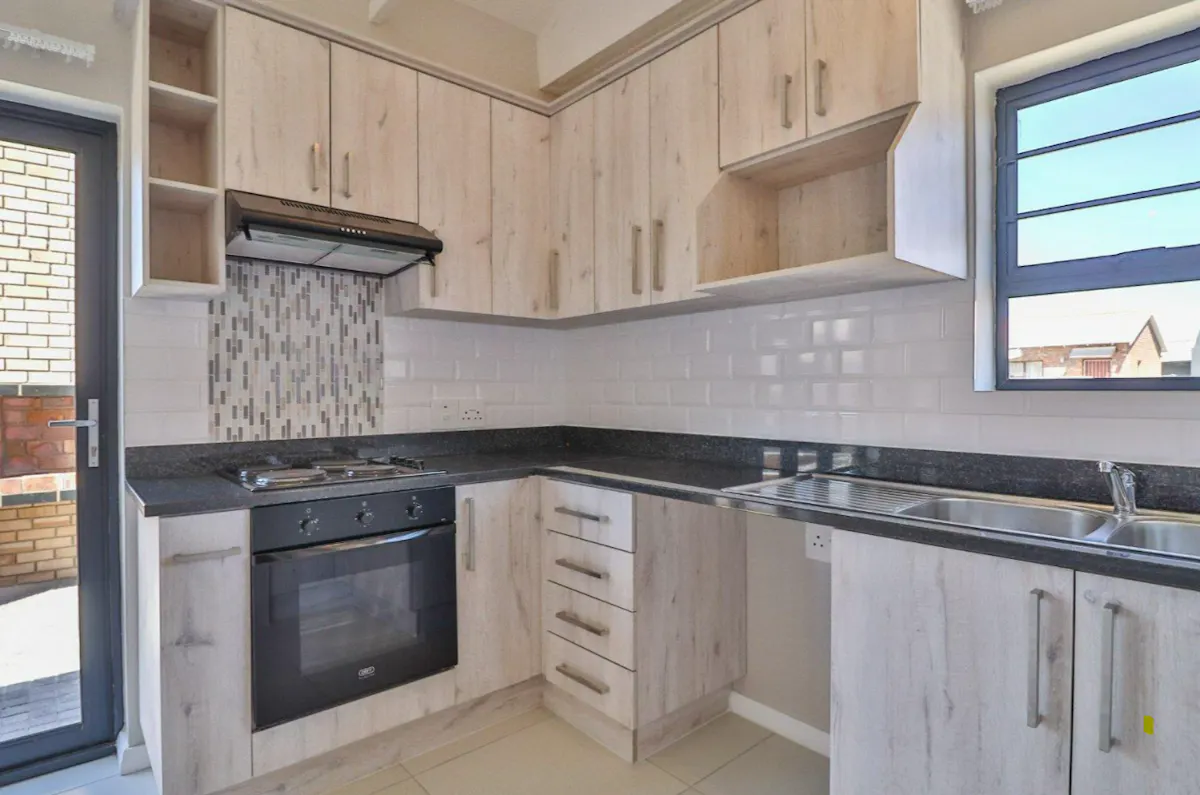 2 Bedroom House to Rent in Fairview – photo 2