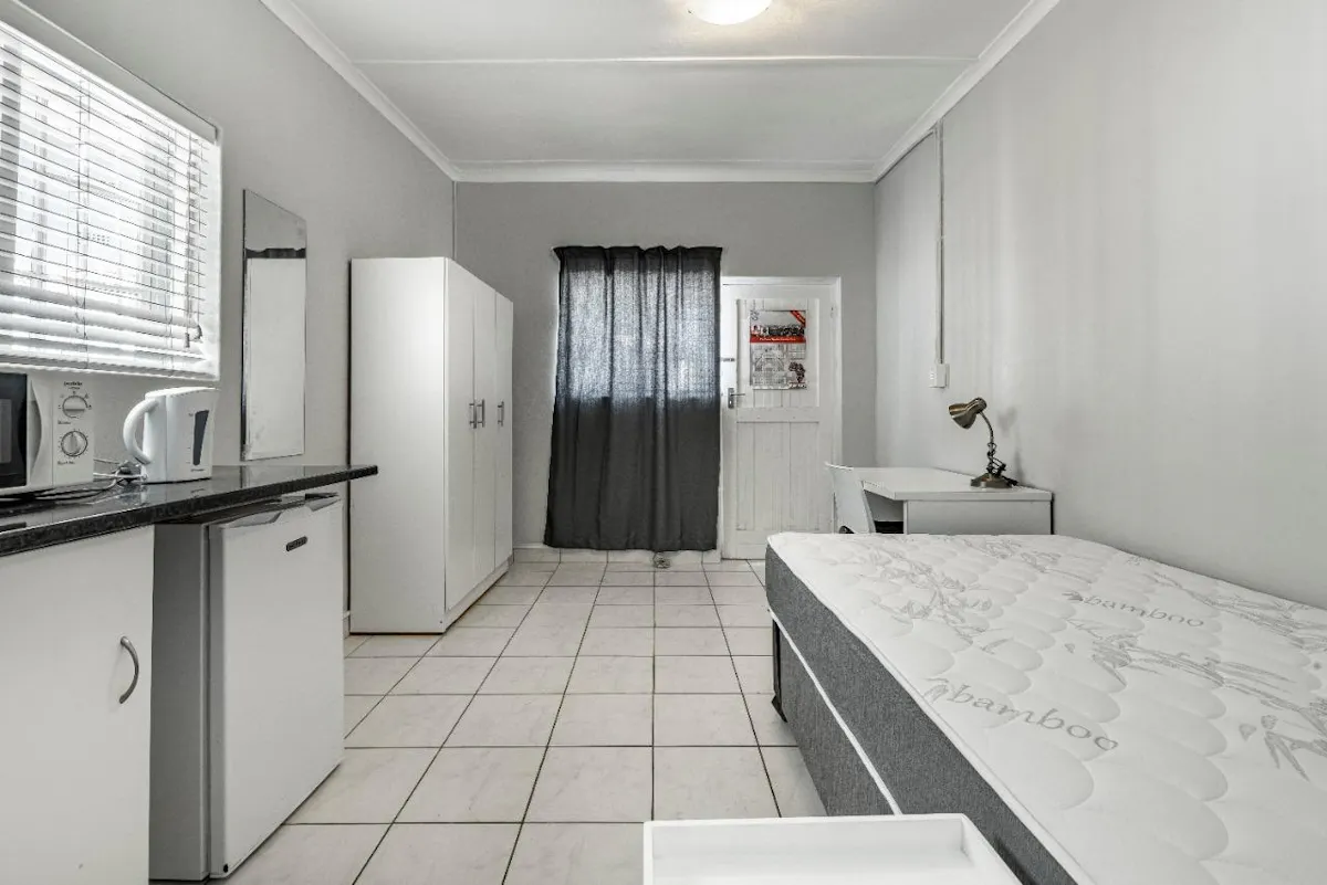 1 Flatlet Close to UCT – photo 2