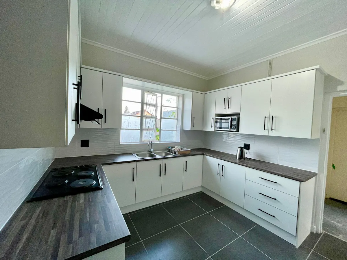 5 bedroom house in Newton Park – photo 2