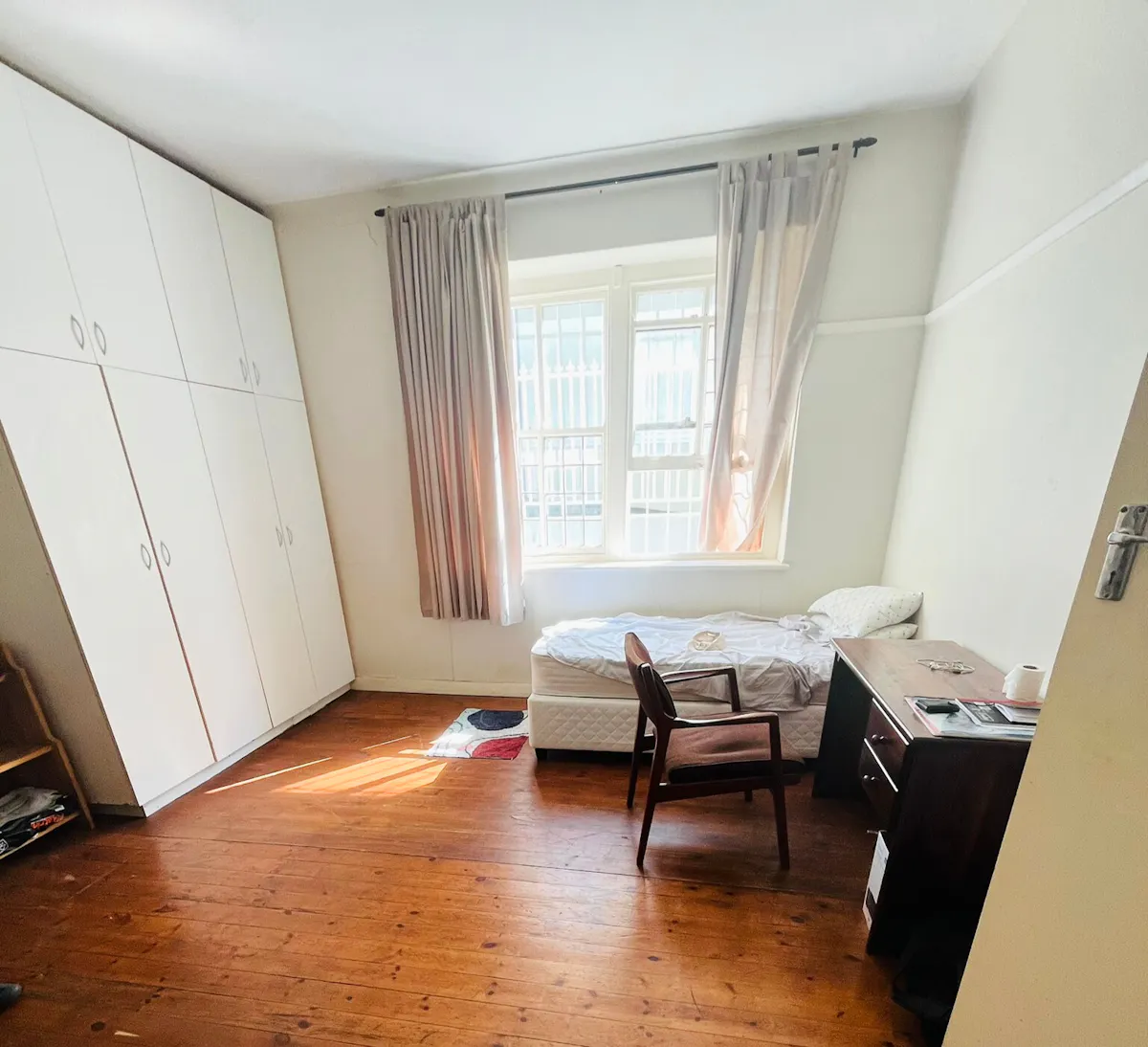 12 bedroom residence in Rosebank || FEMALE Only || UCT accredited – photo 2