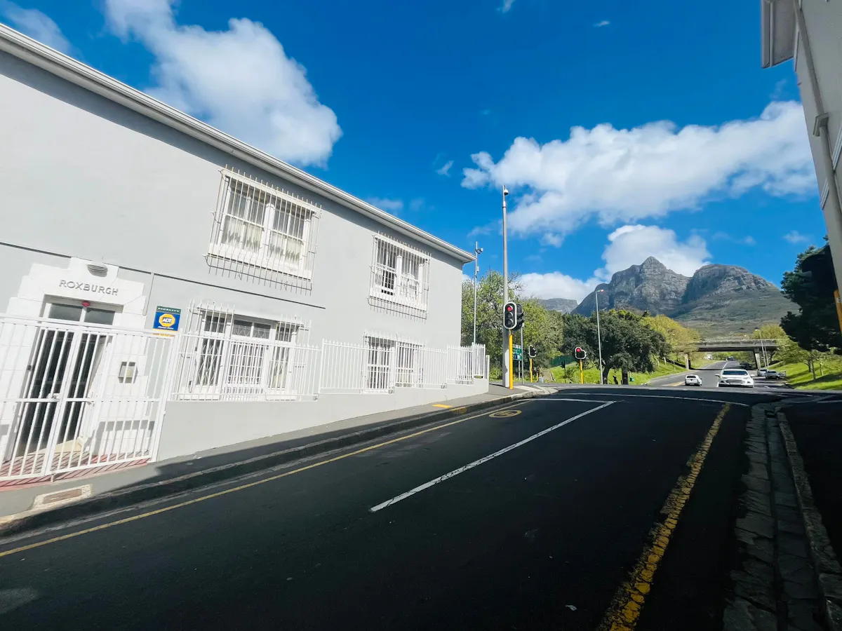 12 bedroom residence in Rosebank || FEMALE Only || UCT accredited