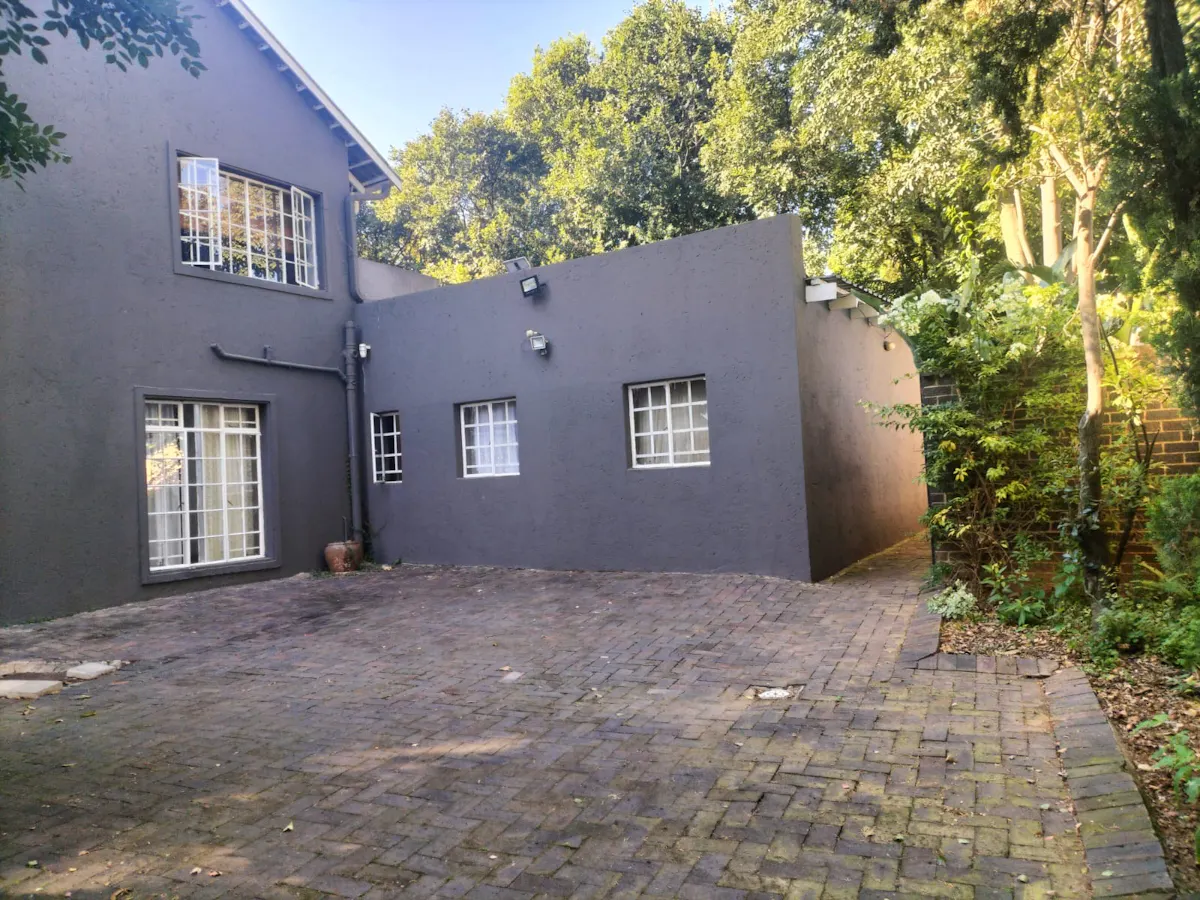 Female Only:  Parkmore student residence serving BMH & VC – photo 2