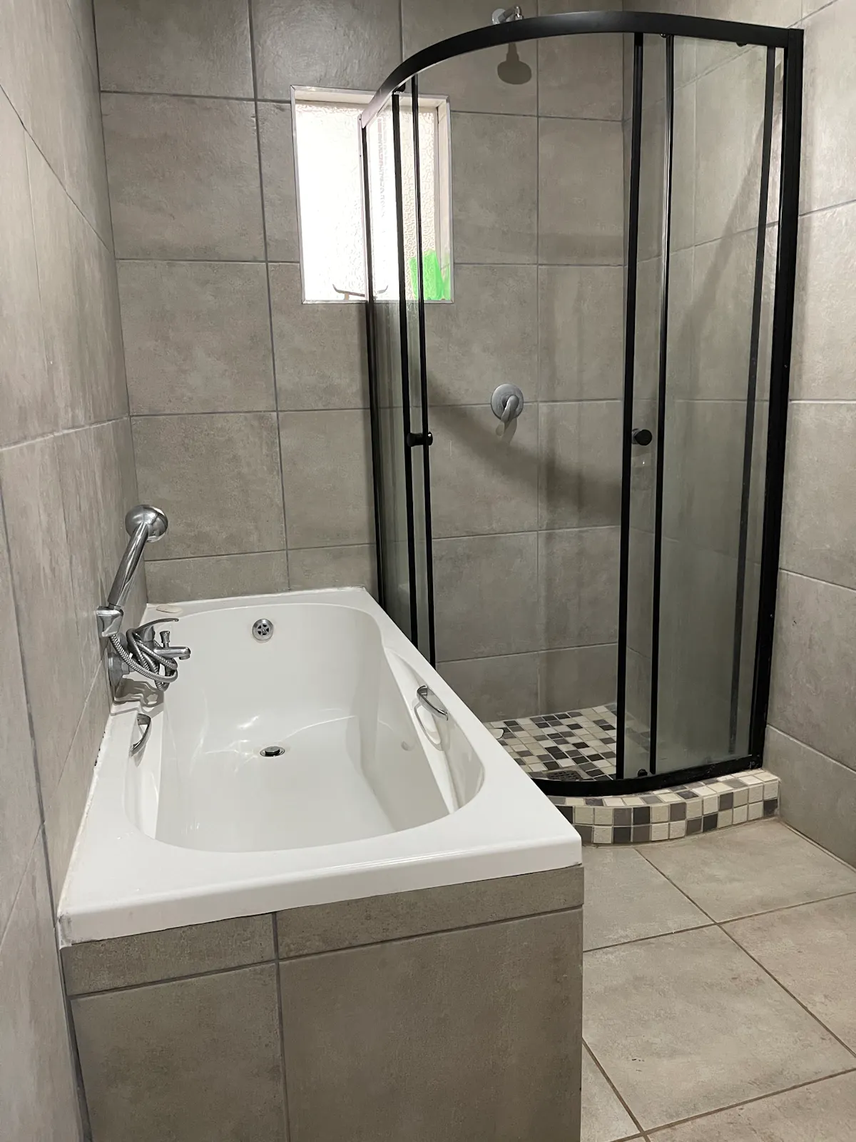 8 bedroom house in Westdene – photo 2