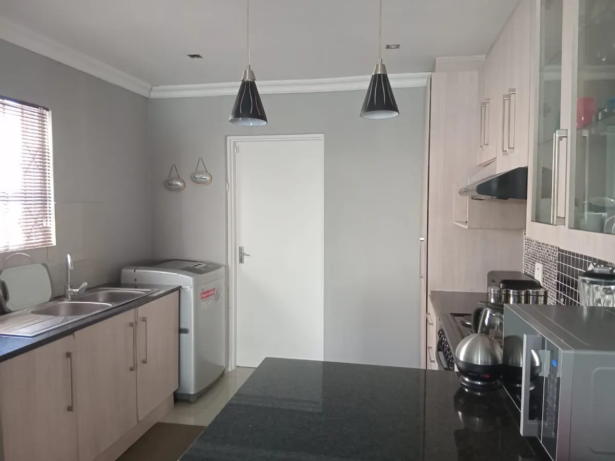 2 bedroom for students & young professionals in Fairview – photo 2