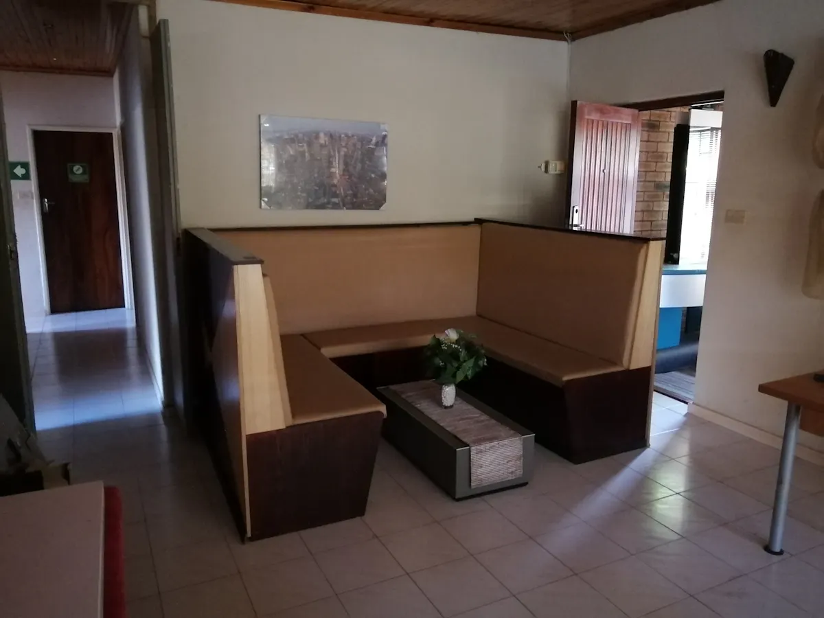 Elegant and trendy 2 bedroom house/digs furnished in Oakdale – photo 2
